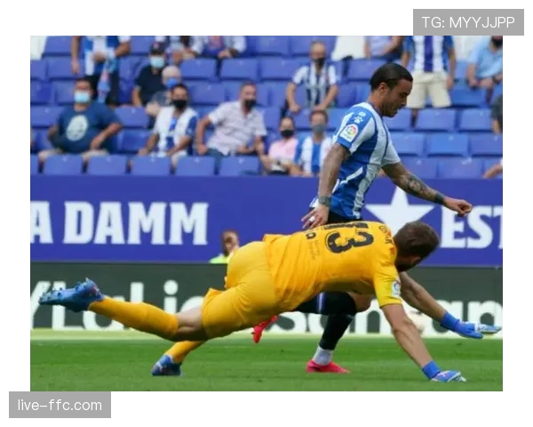 西甲考虑调整下赛季替补席规则,允许更多换人以支持高强度肋部压迫战术 西甲考虑调整下赛季替补席规则,允许更多换人以支持高强度肋部压迫战术